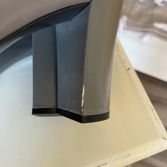 Gorgeous “greige” heels! Like new! - Picture 5 of 6